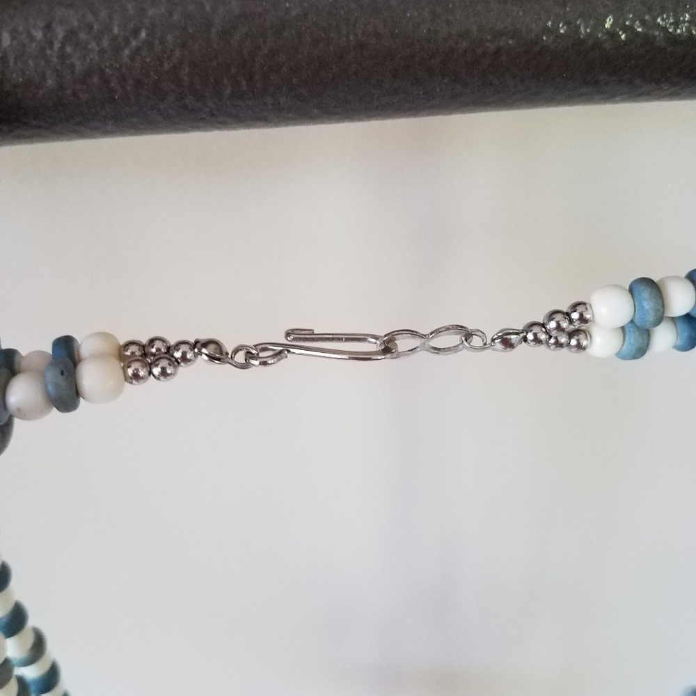 Cat necklace white blue beads double strands - Picture 6 of 6